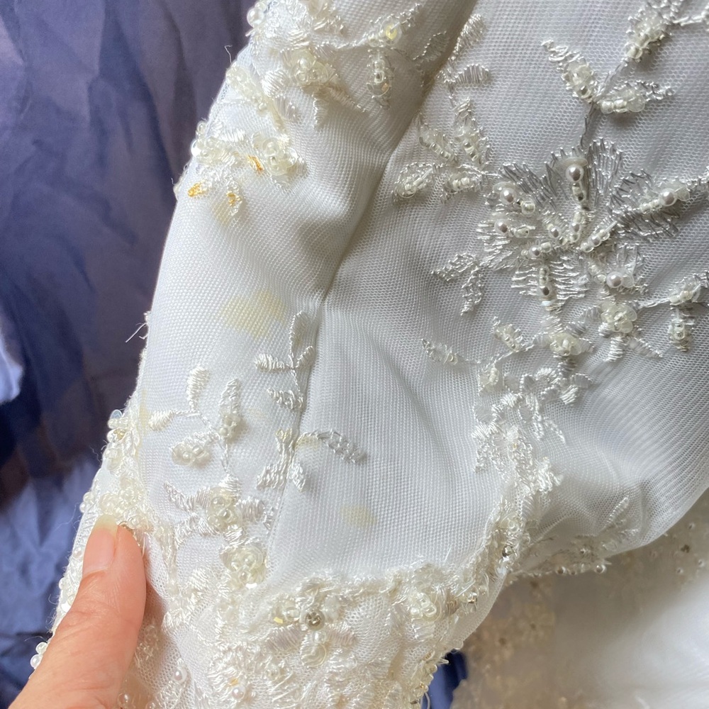 Size 0 Wedding Dress - Picture 10 of 17